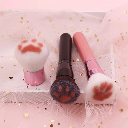 Cat-inspired makeup brush set